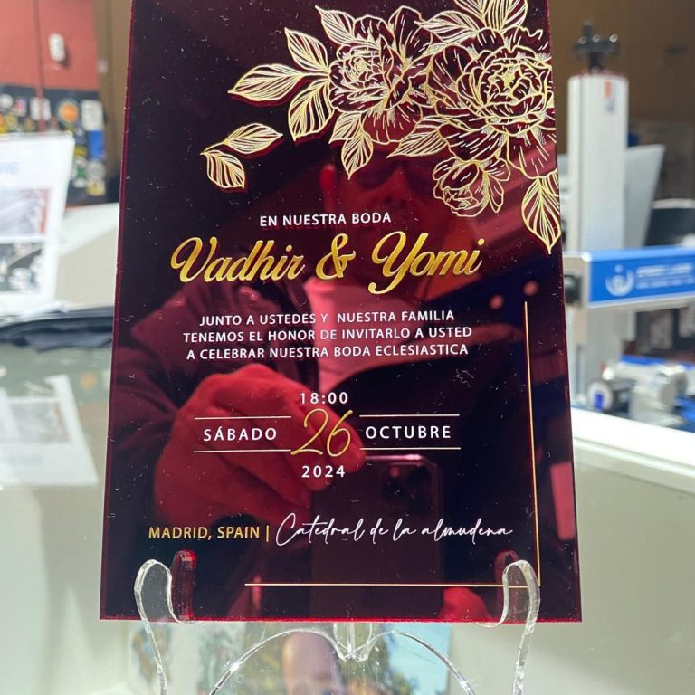 Invitacón a boda personalizada en metracrilato